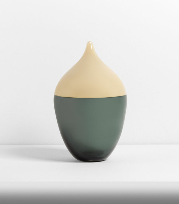 Glasverk, oval, liten hals, beige topp, grön botten