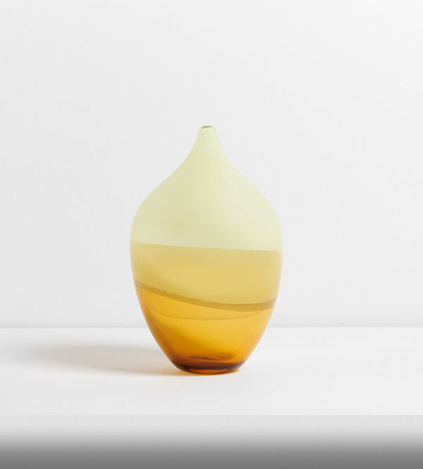 Glasverk, oval, liten hals, ljusgul topp, gul botten