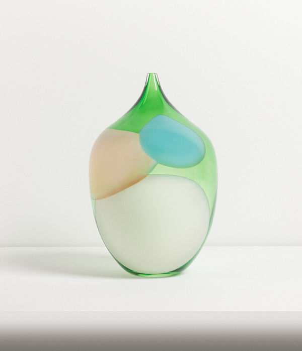 Glasverk, oval, liten hals, färgprickar, vit, beige, grön, blå