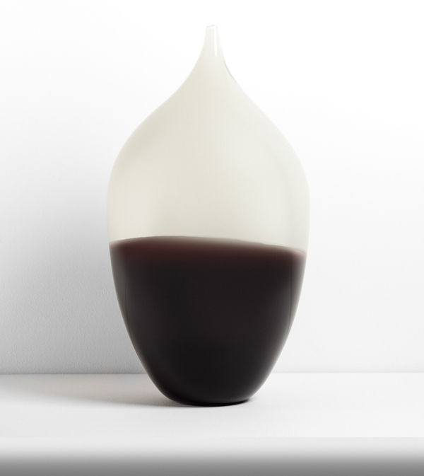 Glasverk, oval, liten hals, vit topp, svart botten