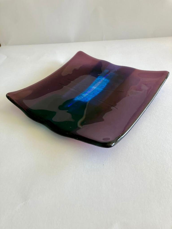 Kim Bramley SGS CGS Plum Horizon, Plate Fused glass 21 x 21 cm