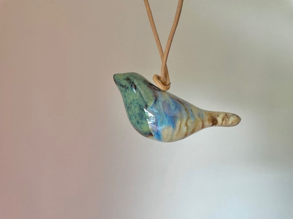 Lois Carson Bird Pendant III Stoneware 4 x 6 cm