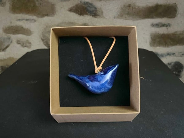 Lois Carson Bird Pendant I Stoneware 8 x8