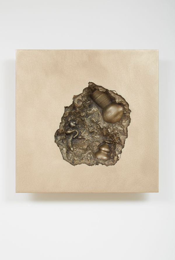 Shan Hur, Crack on the Wall #03-1 (A Man and two vases), 2015