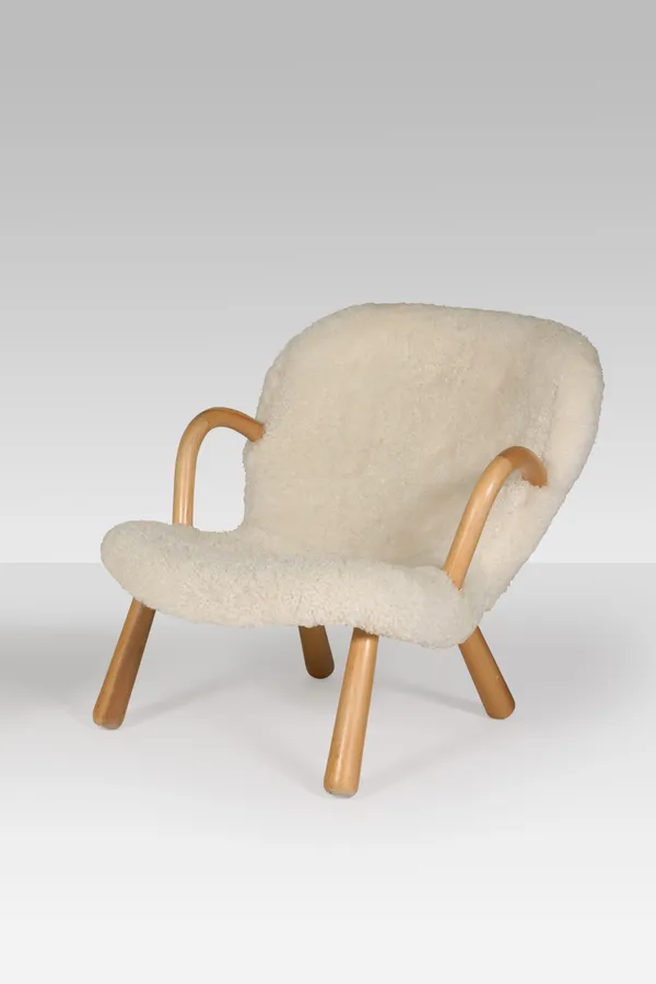 Clam chair
