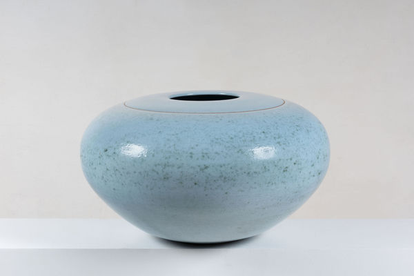 Ruth Lorentzen, Large vase with light blue gaze, N/A
