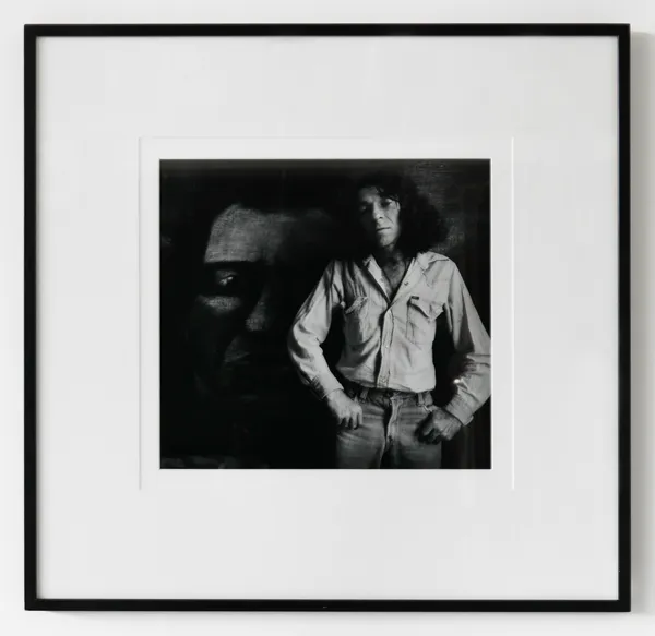 Marti Friedlander, Tony Fomison in front of ‘Omai’, 1978