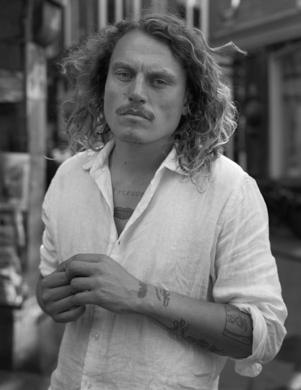 Dana Lixenberg Bonne Reijn, Warmoesstraat, 2022, 2025 Gelatin Silver print mounted on aluminum, maple frame, museum glass Print size: 32.7 x 26 cm | 12 7/8 x 10 1/4 in Frame size: 34 x 27.5 x 3 cm | 13 3/8 x 10 7/8 x 1 1/8 in Edition of 4 plus 2 artist's proofs