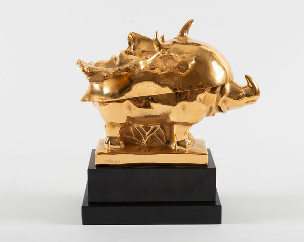 SALVADOR DALI, Masque Mortuaire de Napoléon sur un Rhinocéros, Bronze à patine dorée