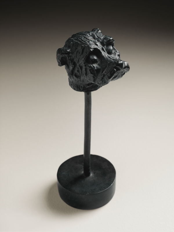 DIEGO GIACOMETTI: Tête Du Chien Willy Avec Poils, Circa 1980, Bronze à patine noire et verte, sur tige et socle circulaire