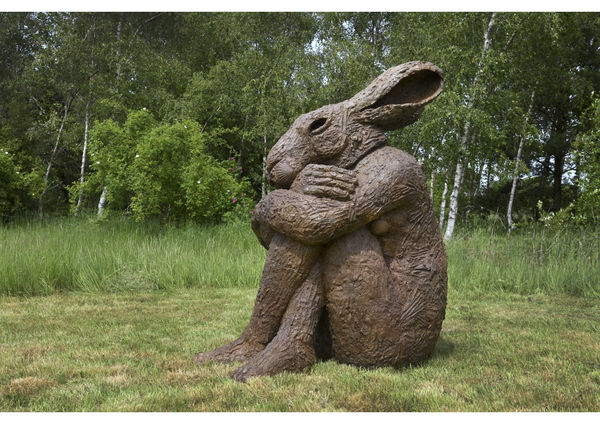 Sophie Ryder, Girl with Knees Up, 2018 Image: Anne Purkiss