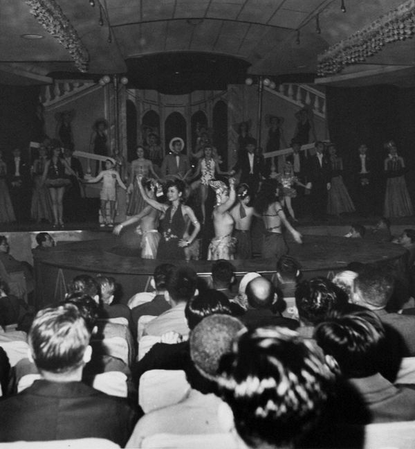 Yukichi Watabe, Untitled 11 from The Post-War Years (Nichigeki Music Hall), 1945-c1970