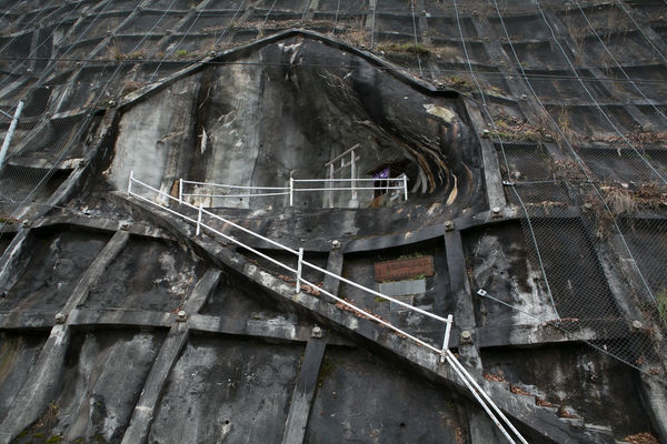 Yukari Chikura, Untitled, from Fluorite Fantasia, 2015