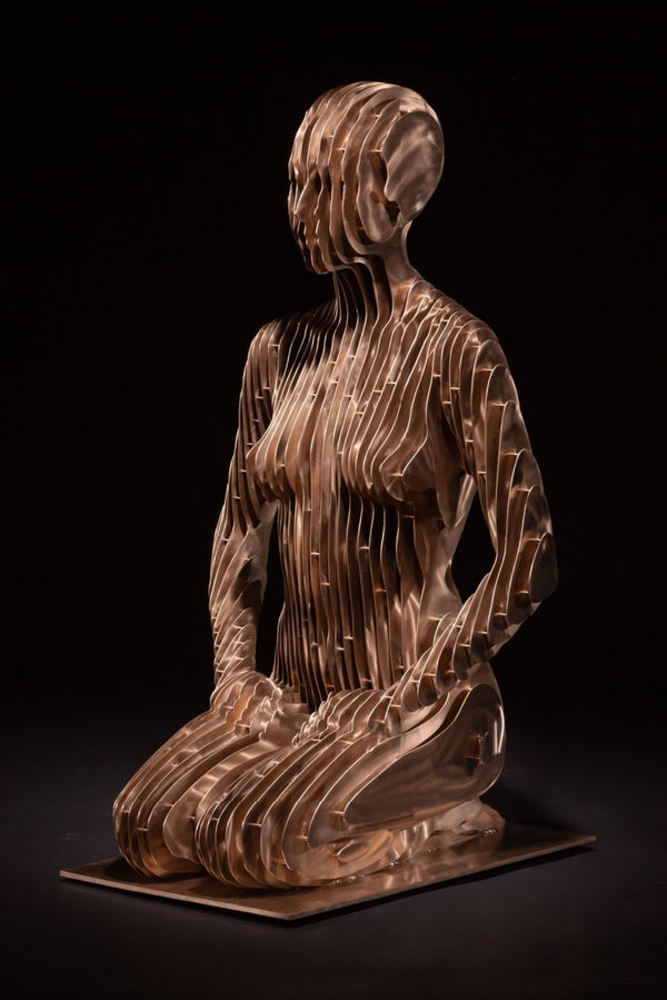 Julian Voss-Andreae Onah Bronze, 2019 Bronze 99 x 64 x 54 cm
