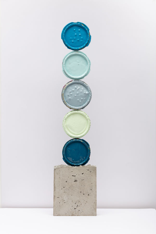 David Batchelor Geo-Concreto 06, 2018 tin lids, gloss paint and concrete 69 x 15 x 5 cm 27 1/8 x 5 7/8 x 2 in