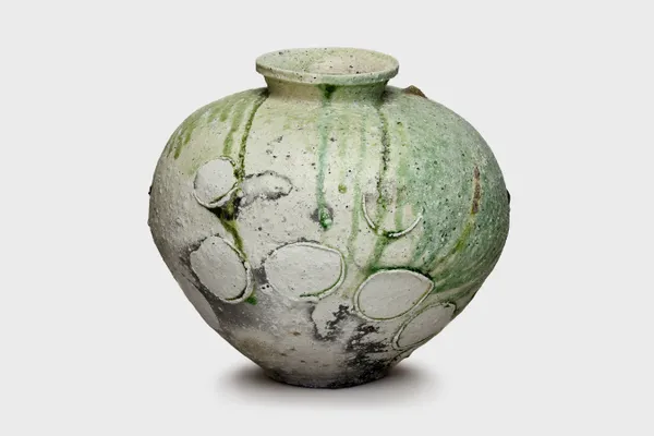 Yui Tsujimura, Natural Ash Glazed Jar 自然釉壺, 2025