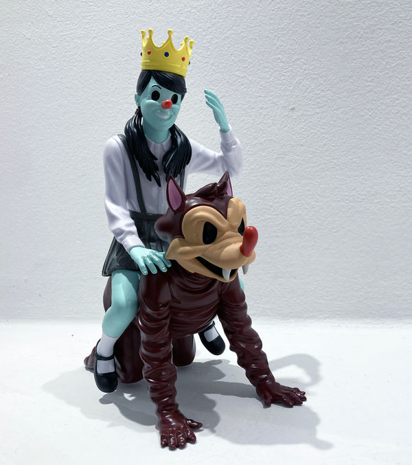 Víctor Castillo Puppy Toy, Fifth Edition, 2020 Vinyl toy in original box, 3 pieces: wolf, girl, and crown. 26 x 23.5 cm