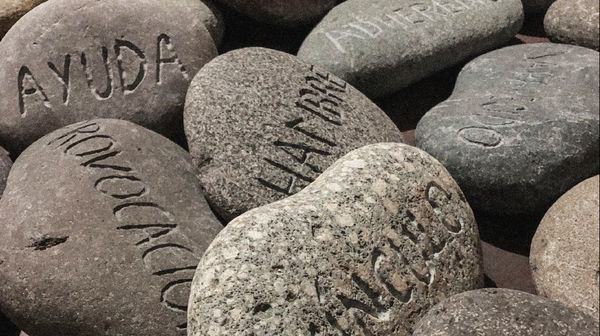 Sebastián Leal Las Palabras No Se Las Lleva El Viento, 2019 Hand engraving on river stones, 100 pieces Variable dimensions