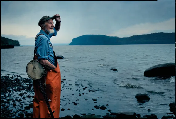 Annie Leibovitz, Pete Seegar, Clearwater Revival, Croton-on-Hudson, New York, 2001