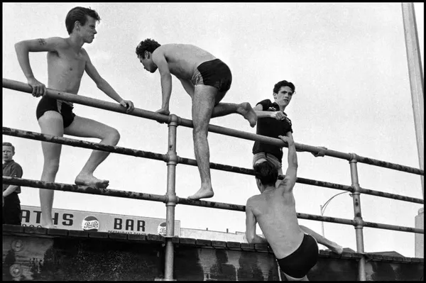 Bruce Davidson, Brooklyn Gang (teenage boys in bathing suits near boardwalk, 1959