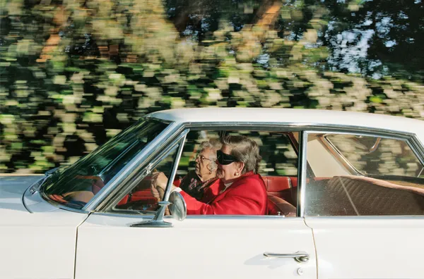 Andrew Bush, Women racing southwest at 41 mph along 26th Street near the Riviera Country Club, Pacific Palisades, California, at 1:14 pm on a Tuesday in February 1997