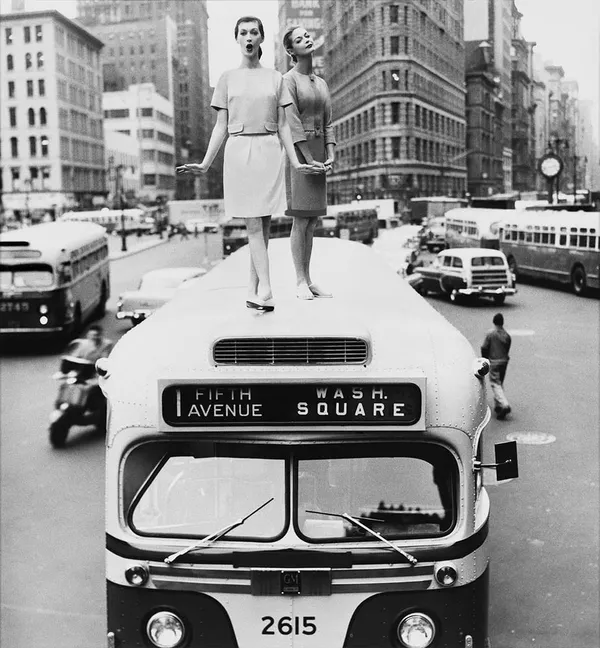 William Helburn, Bus Top, Dovima and Jean Patchett for Harper's Bazaar, December 1958, Madison Square, New York, NY, 1958