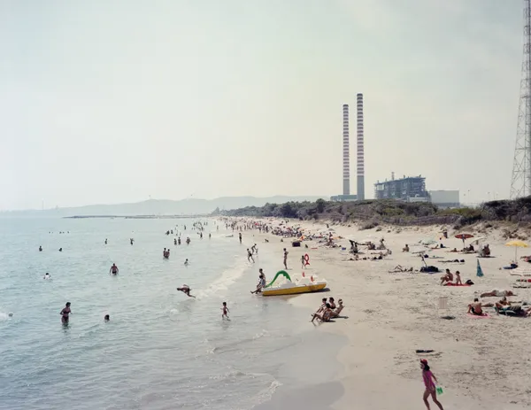 Massimo Vitali, Piombino Jump (Plate 32 #0428), 2006