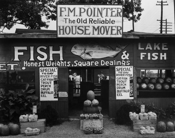 Walker Evans, Fish Market Near Birmingham, Alabama, 1936