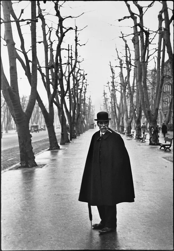 Henri Cartier-Bresson, Allée du Prado, Marseille, 1932