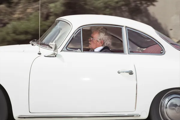 Andrew Bush, Man moving southbound between 58 and 67 mph in the slow lane on Interstate 5 near the Fletcher Drive exit in Los Angeles at 2:40 p.m. on a Thursday in 1991