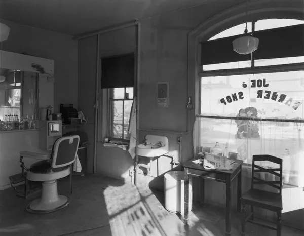 George Tice, Joe’s Barber Shop, Paterson, New Jersey, 1970