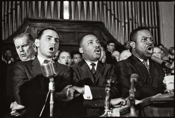 Steve Schapiro, MLK Singing Brown Church, Selma, 1965