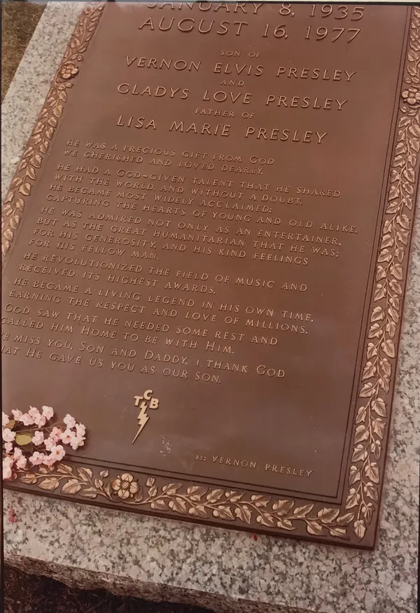 William Eggleston, Untitled (Elvis's Grave), Graceland, Memphis, Tennessee, 1982