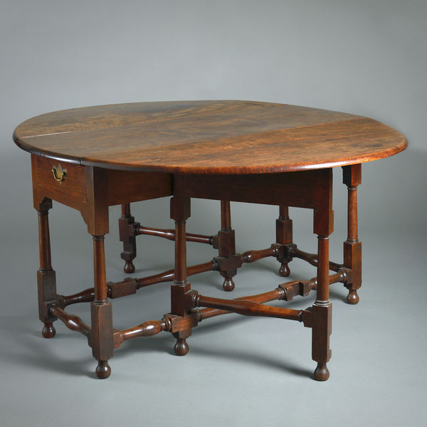 GEORGE I MAHOGANY GATELEG TABLE