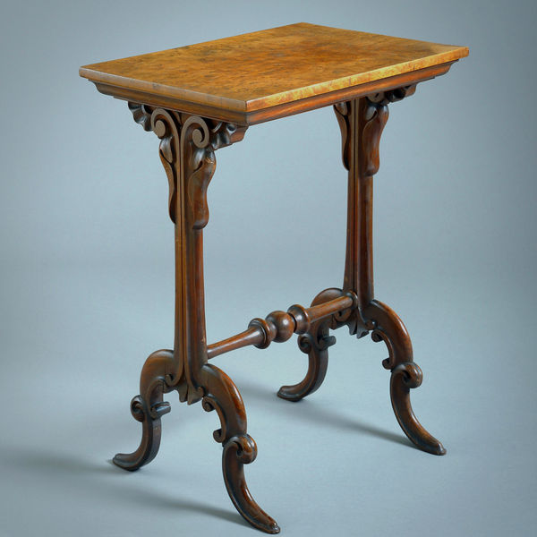 EARLY VICTORIAN OAK AND BURR OAK LAMP TABLE