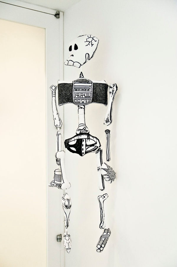 Teppei Kaneuji, Games, Dance, and the Constructions (soft toy/skeleton), 2015