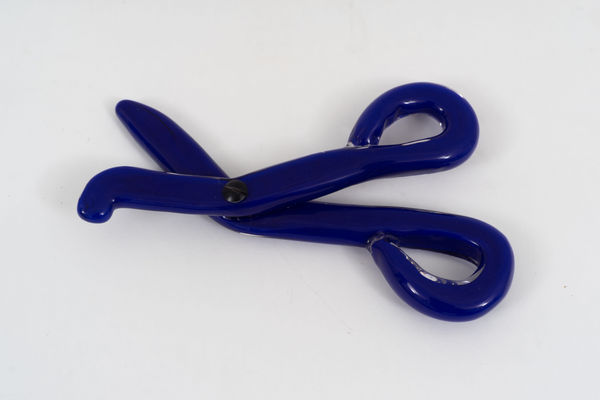 Rose Wylie Scissor, blue, 2017 Coloured hand blown glass 22.5 x 14 x 3.5 cm
