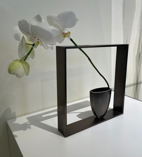 Angela Cork, Frame vase I