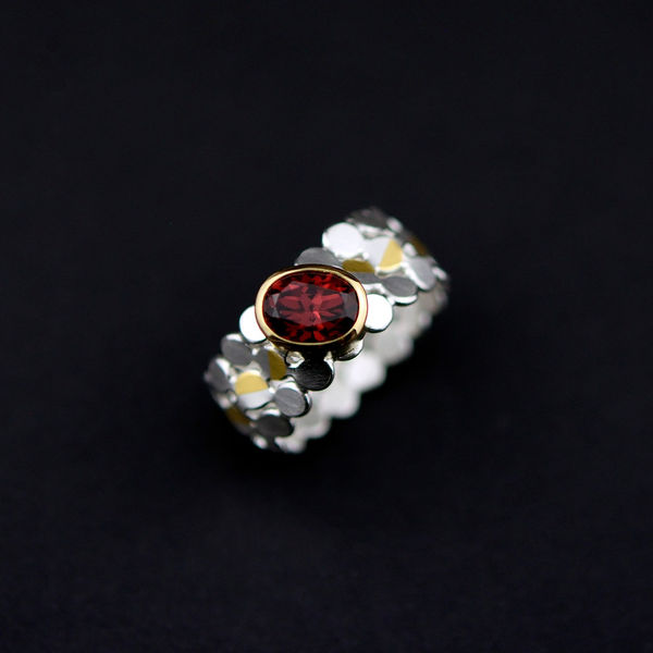 Misun Won, Parallelogram ring with garnet, 2024
