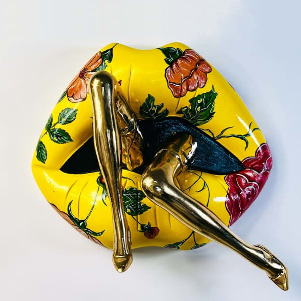 Sara Rahanjam, Silent Poultry (yellow), 2021