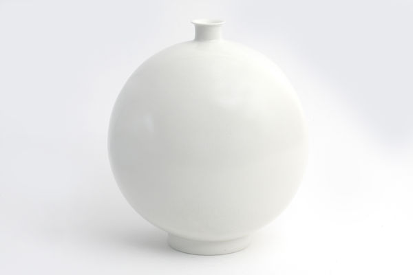 Kim Dong-baik, White Flattened Bottle, 2024