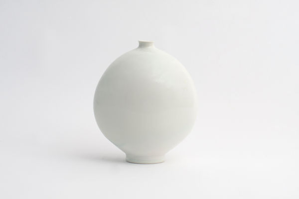 Kim Dong-baik, White Flattened Bottle (warm), 2024