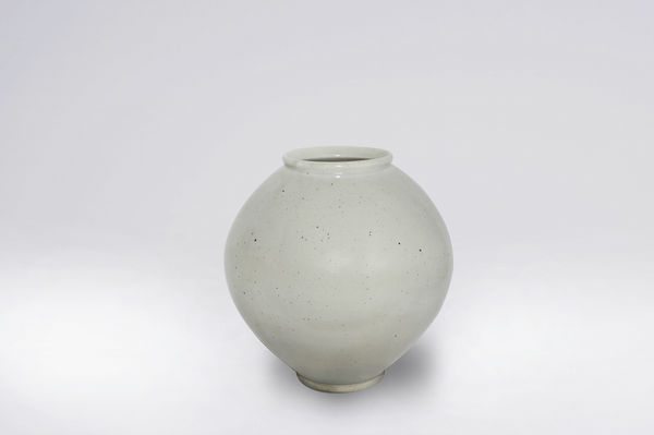 Shin Gyung-Kyun, Moon Jar, 2018