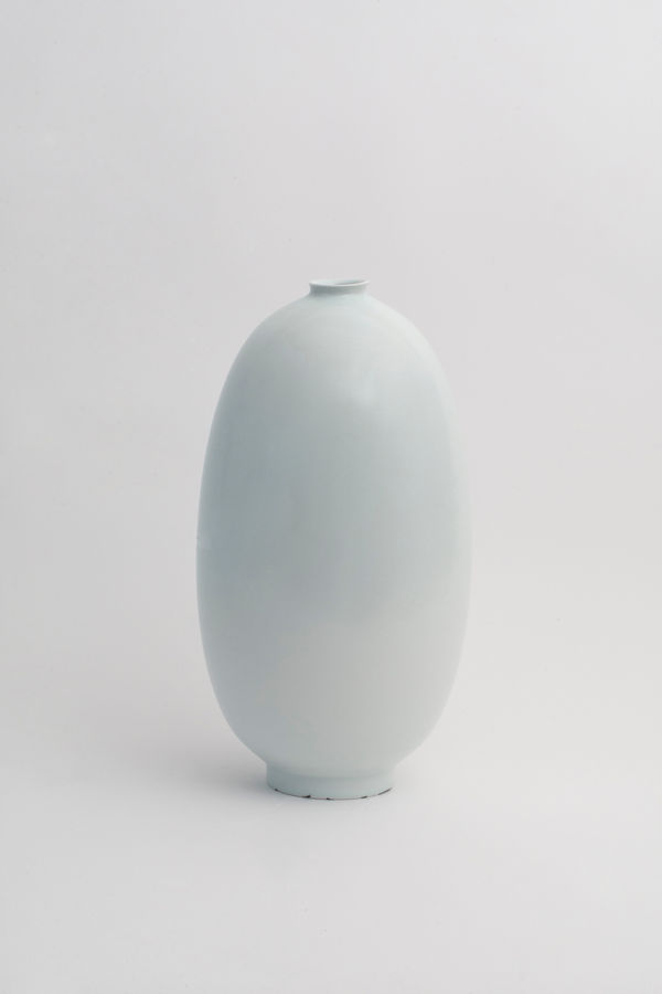 Kim Dong-baik, White Vase, 2024