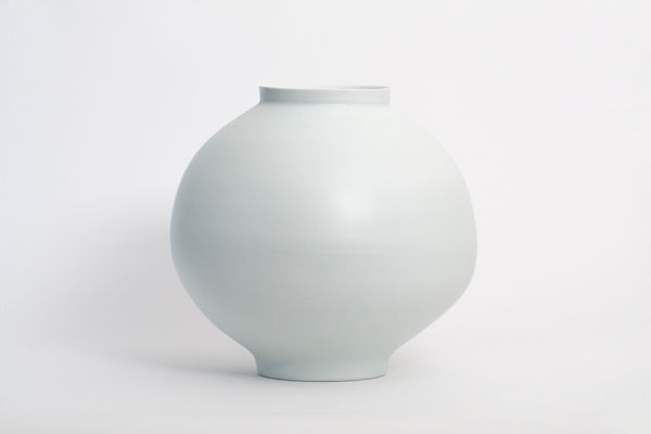 Kim Dong-baik, Moon Jar_Sway, 2024