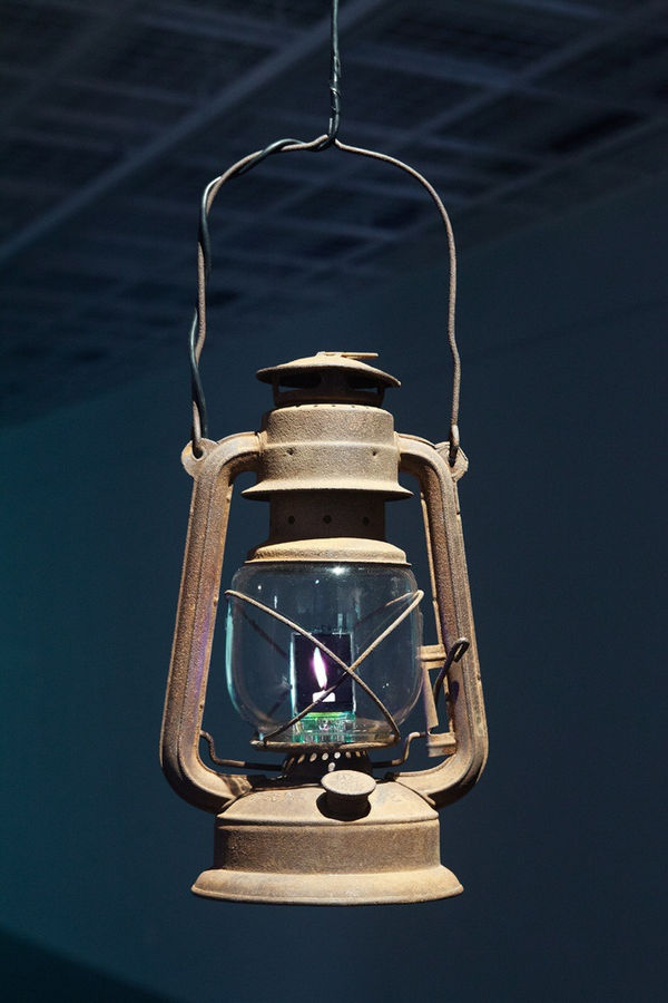 Lee Lee Nam 李二男, TV in a Lamp 數碼年代的黃昏