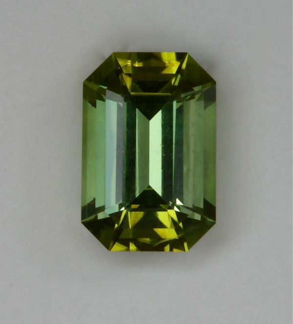 Yellow Green Emerald Cut 0.60 ct