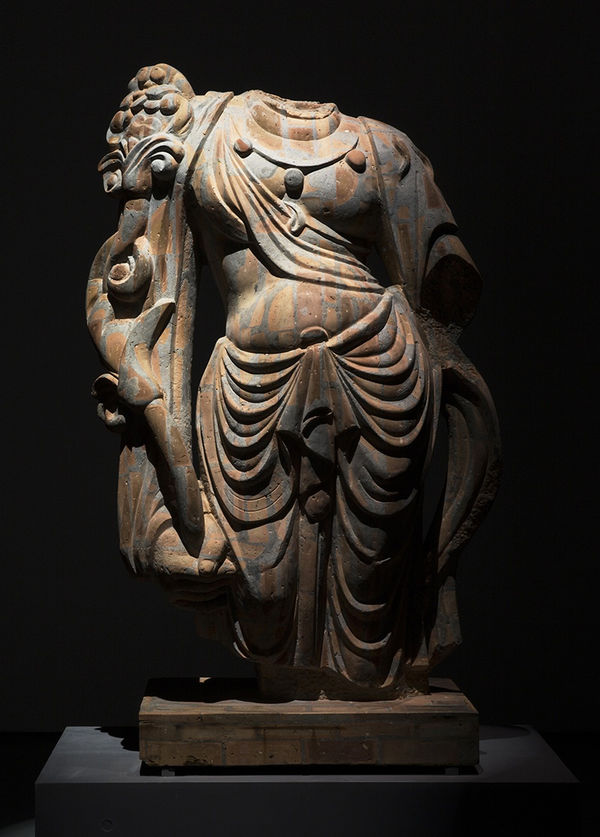 Dai Yun 戴耘, Buddha Holding Lotus, 2011