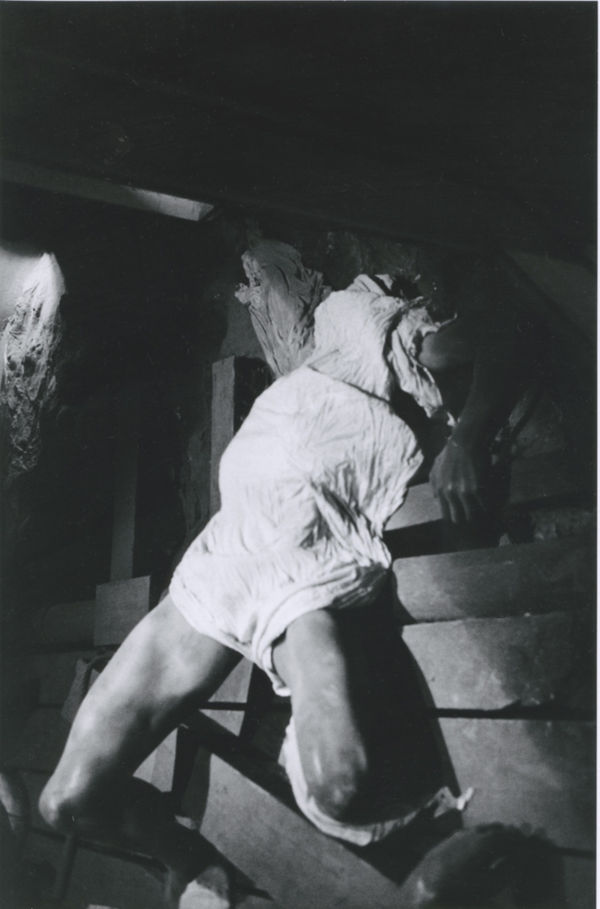 Hervé Guibert Musée Grévin, Paris Tirage gélatino-argentique d'époque 17 x 25,5 cm Dim. papier: 20 x 30 cm