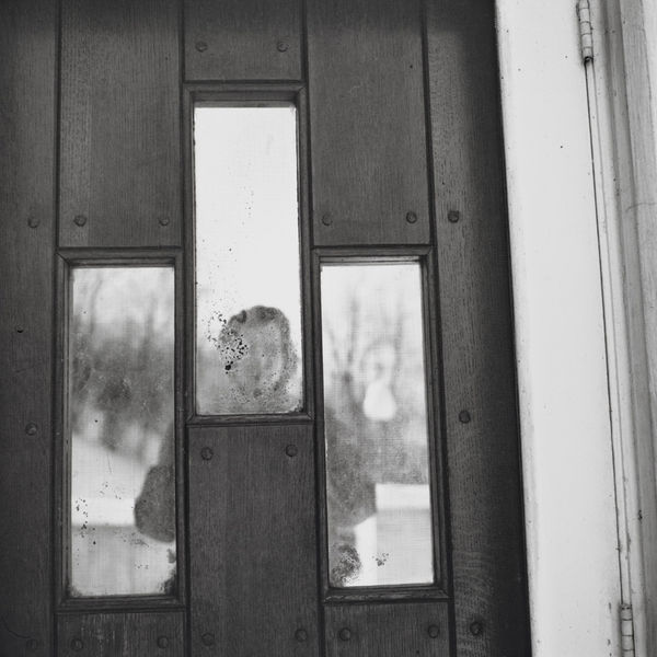 Vivian Maier Self Portrait, Chicago area Tirage gélatino-argentique, posthume 30.48 x 30.48 cm 12 x 12 in Dim. papier: 50,8 x 40,5 cm